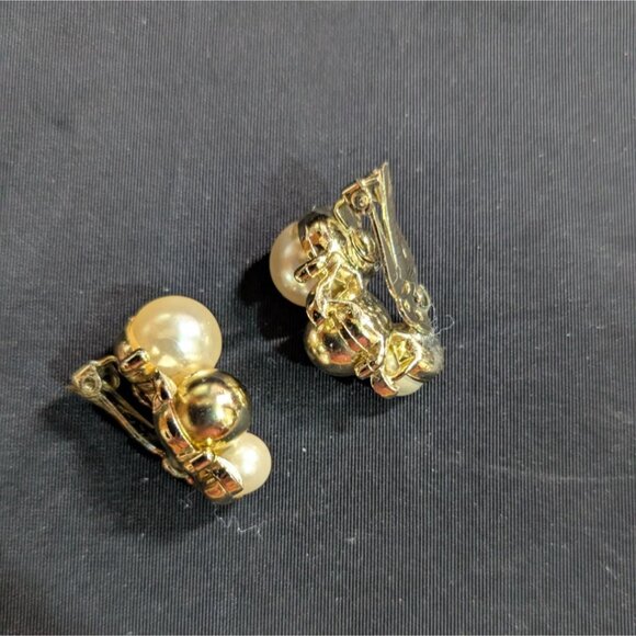 Vintage Lisner Gold-Tone Clip-On Earrings Faux Pearl Cluster 1950s Retro Glam - Picture 3 of 7